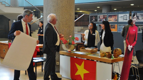 Participa Vietnam en “Día de las embajadas” en Alemania
